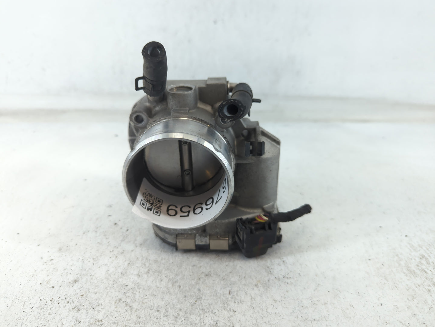 2011-2014 Hyundai Sonata Throttle Body P/N:35100-2G700 Fits Fits 2011 2012 2013 2014 2015 2016 OEM Used Auto Parts - Oemused
