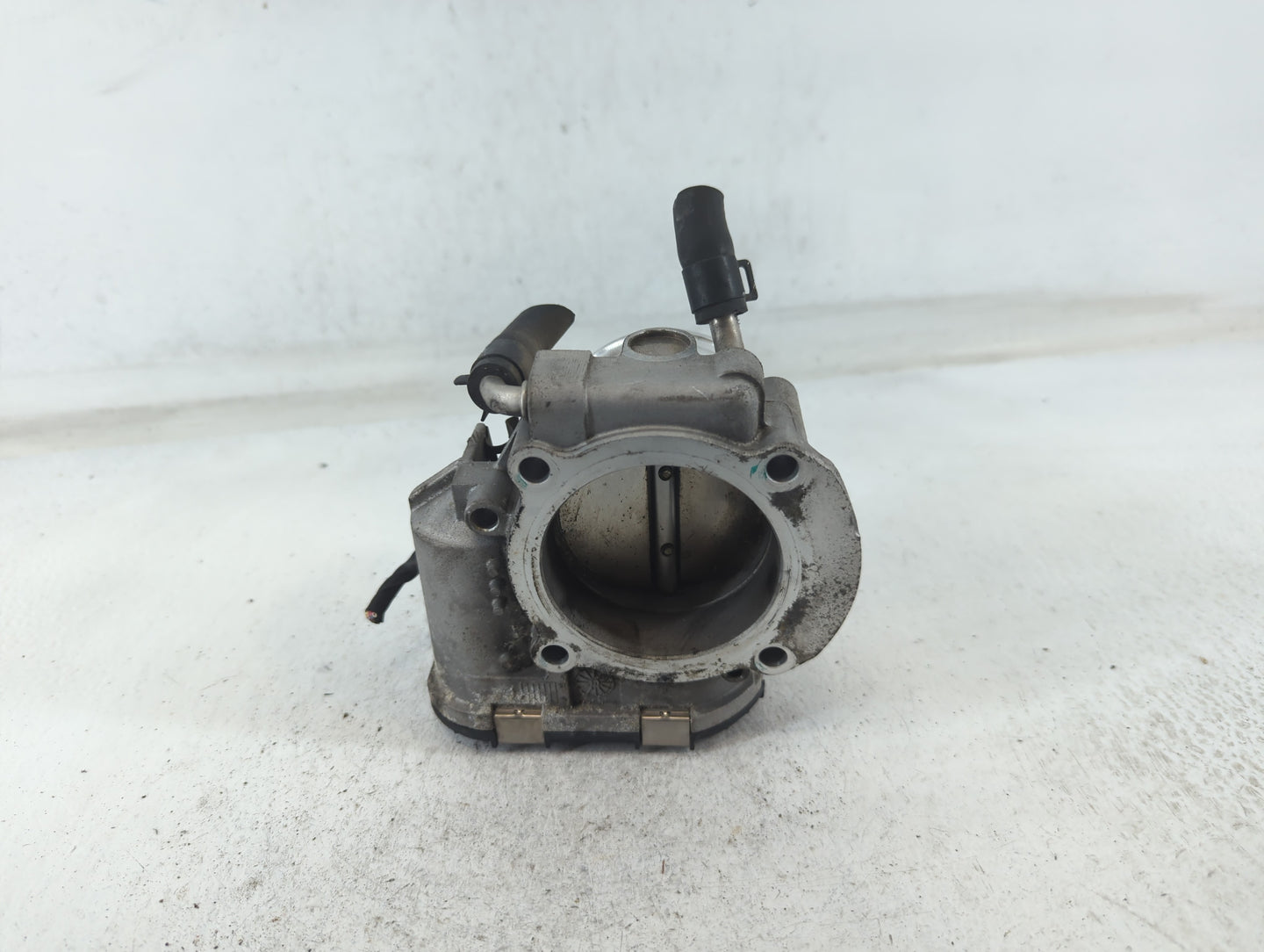 2011-2014 Hyundai Sonata Throttle Body P/N:35100-2G700 Fits Fits 2011 2012 2013 2014 2015 2016 OEM Used Auto Parts - Oemused
