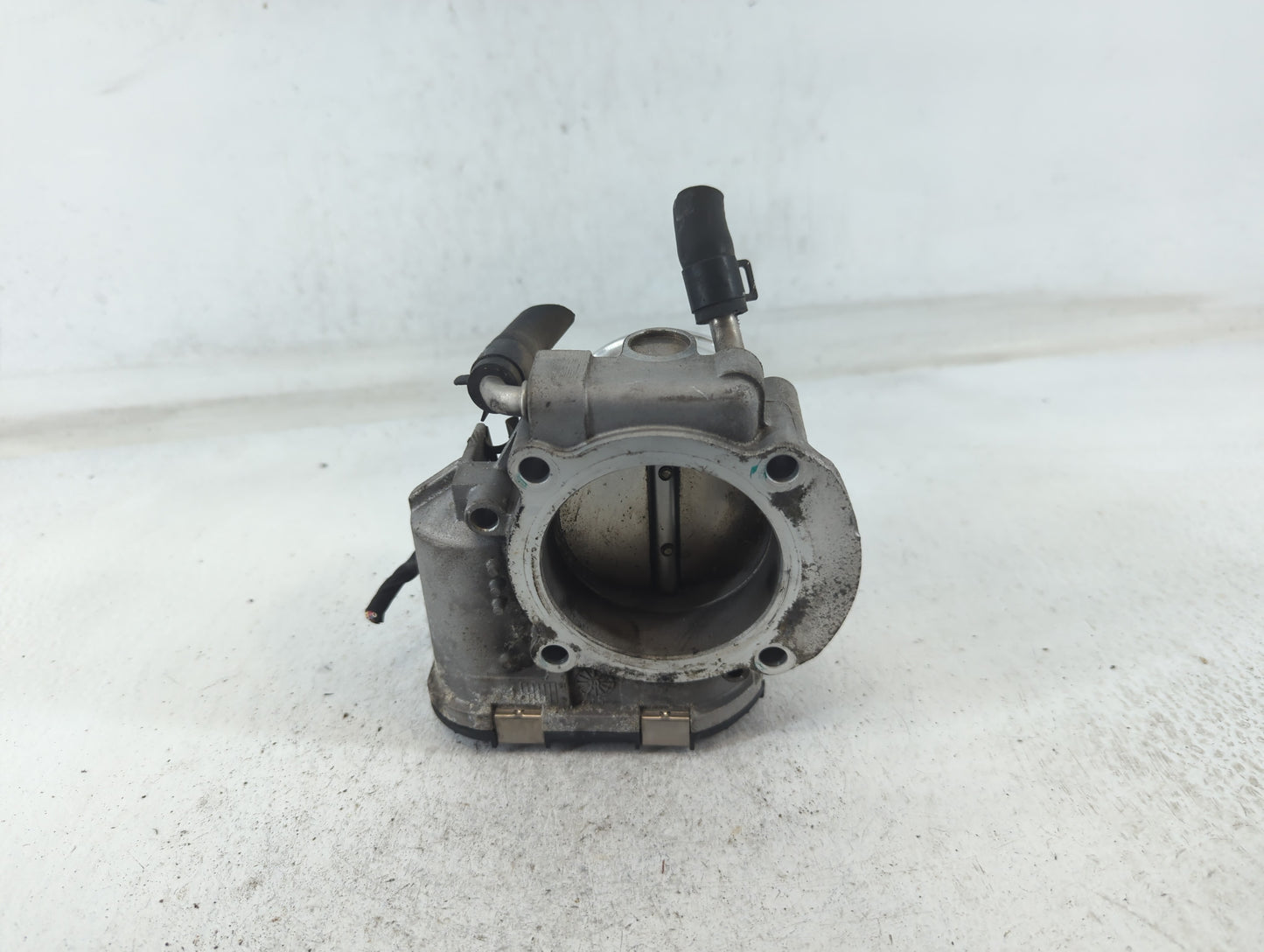 2011-2014 Hyundai Sonata Throttle Body P/N:35100-2G700 Fits Fits 2011 2012 2013 2014 2015 2016 OEM Used Auto Parts - Oemused