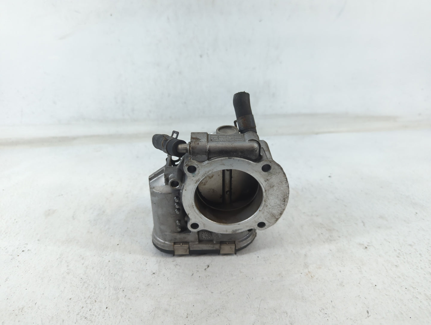 2011-2015 Hyundai Sonata Throttle Body P/N:35100-2G800 Fits Fits 2011 2012 2013 2014 2015 2016 OEM Used Auto Parts - Oemused
