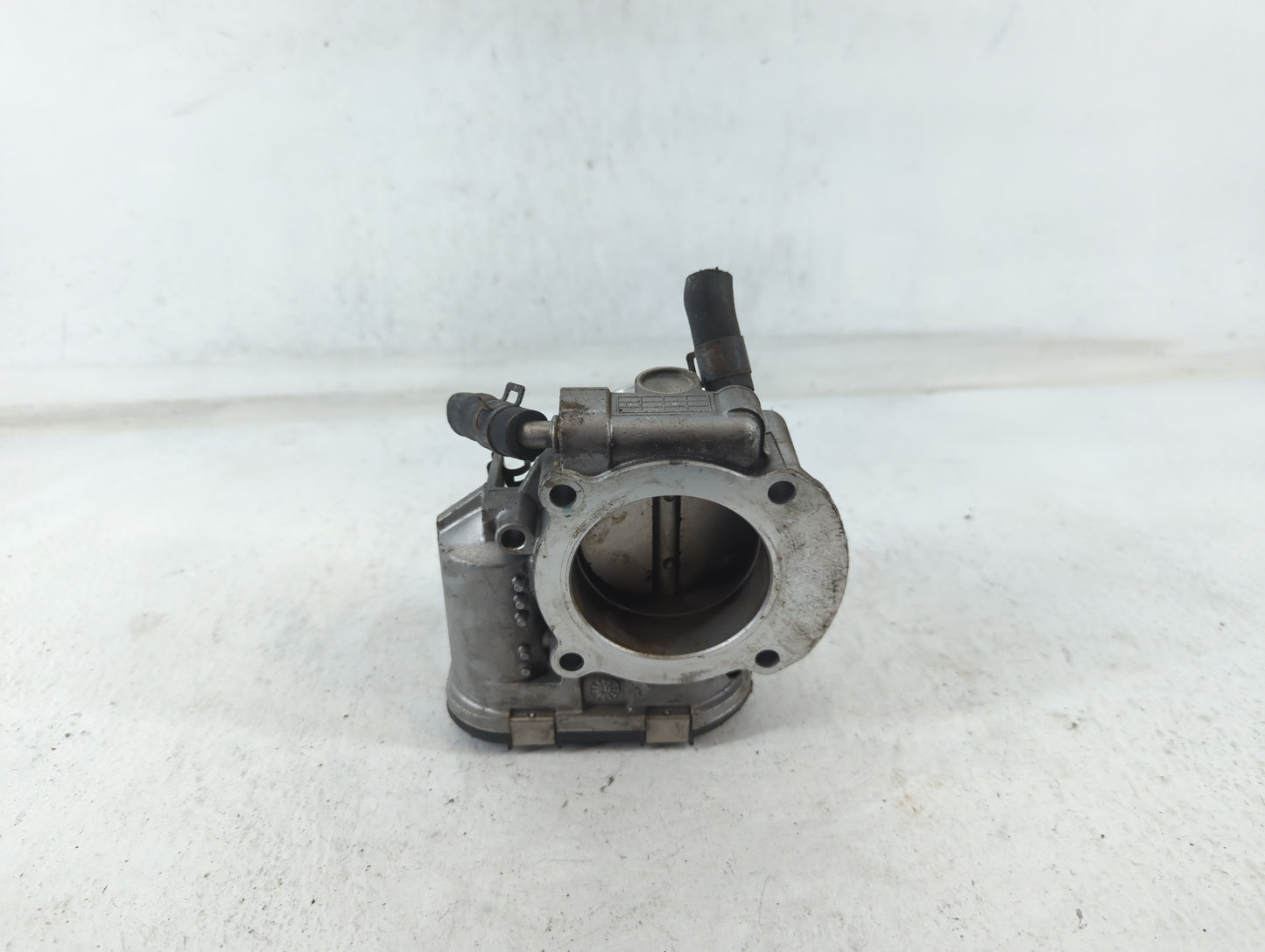 2011-2015 Hyundai Sonata Throttle Body P/N:35100-2G800 Fits Fits 2011 2012 2013 2014 2015 2016 OEM Used Auto Parts - Oemused