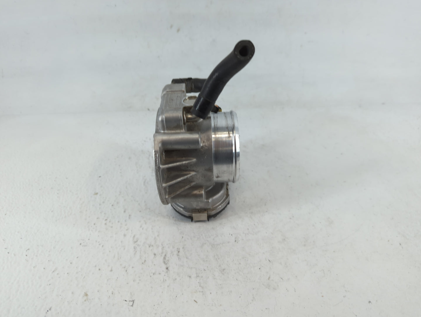 2011-2015 Hyundai Sonata Throttle Body P/N:35100-2G800 Fits Fits 2011 2012 2013 2014 2015 2016 OEM Used Auto Parts - Oemused