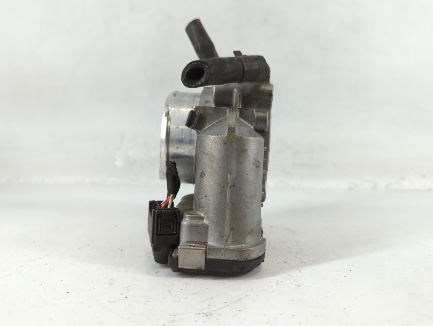 2011-2014 Hyundai Sonata Throttle Body P/N:35100-2G800 Fits Fits 2011 2012 2013 2014 2015 2016 OEM Used Auto Parts - Oemused