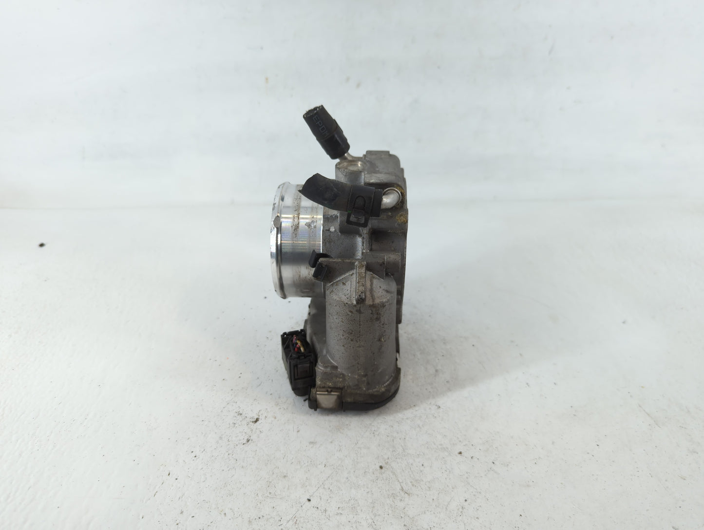 2011-2014 Hyundai Sonata Throttle Body P/N:35100-2G700 Fits Fits 2011 2012 2013 2014 2015 2016 OEM Used Auto Parts - Oemused