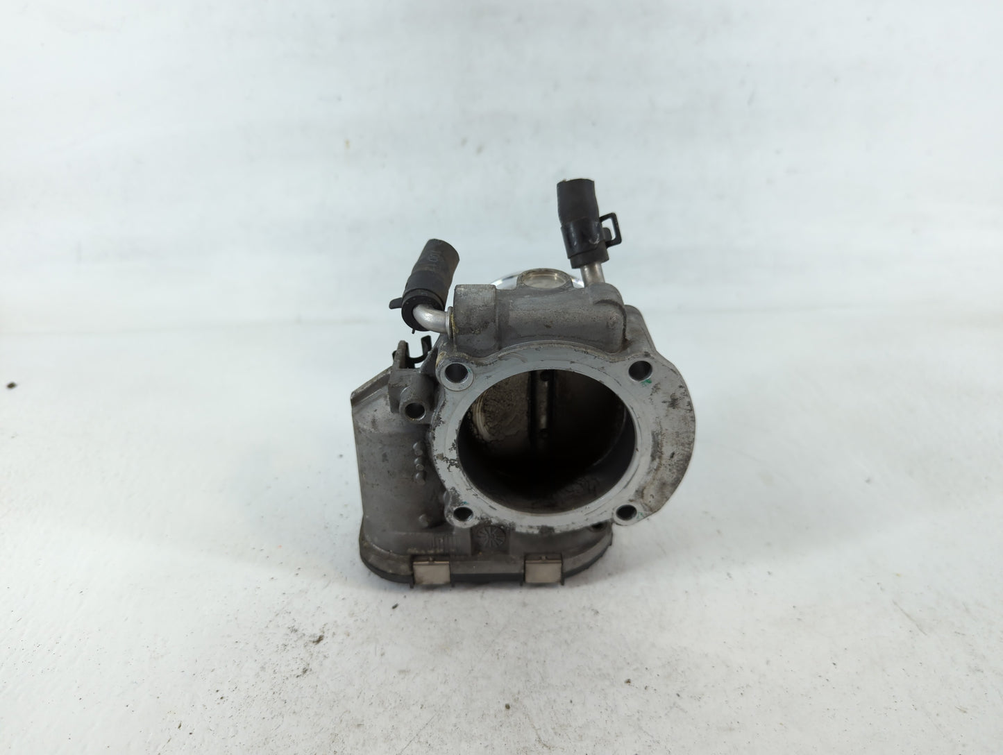 2011-2014 Hyundai Sonata Throttle Body P/N:35100-2G700 Fits Fits 2011 2012 2013 2014 2015 2016 OEM Used Auto Parts - Oemused