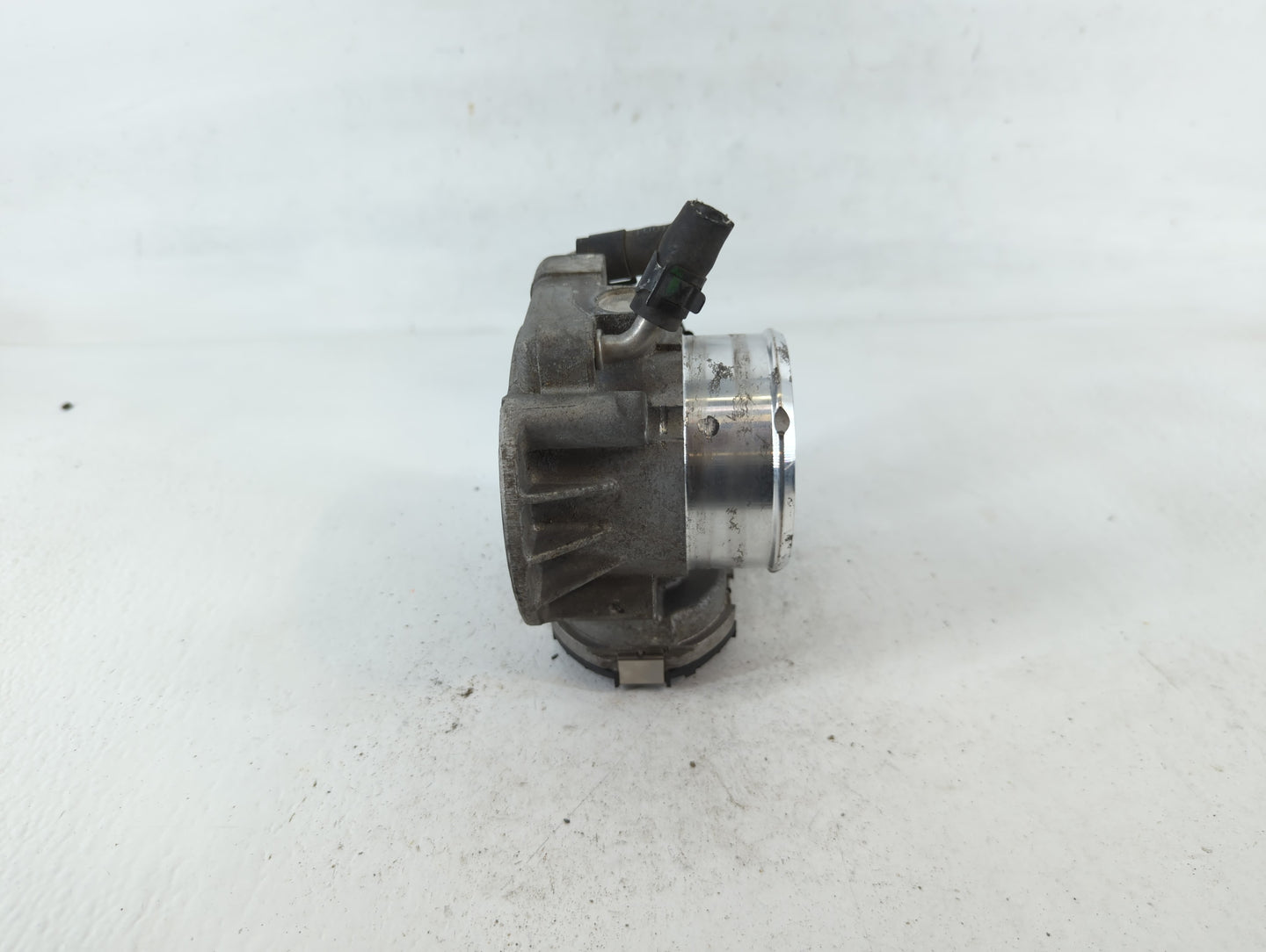 2011-2014 Hyundai Sonata Throttle Body P/N:35100-2G700 Fits Fits 2011 2012 2013 2014 2015 2016 OEM Used Auto Parts - Oemused