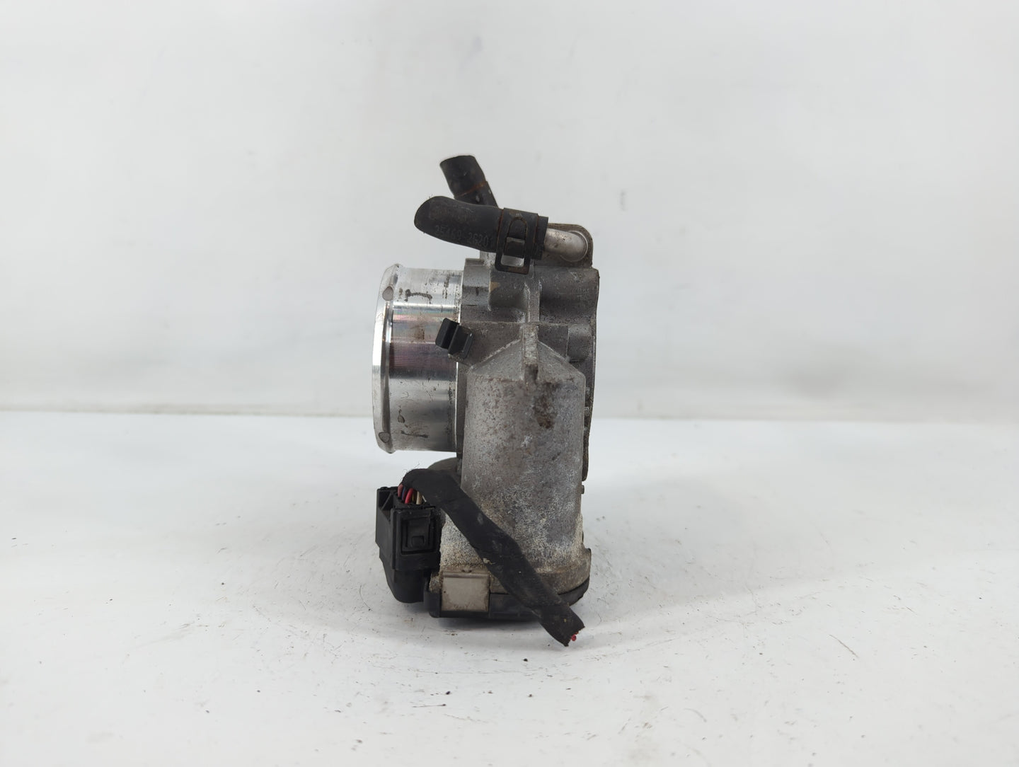 2011-2014 Hyundai Sonata Throttle Body P/N:35100-2G700 Fits Fits 2011 2012 2013 2014 2015 2016 OEM Used Auto Parts - Oemused