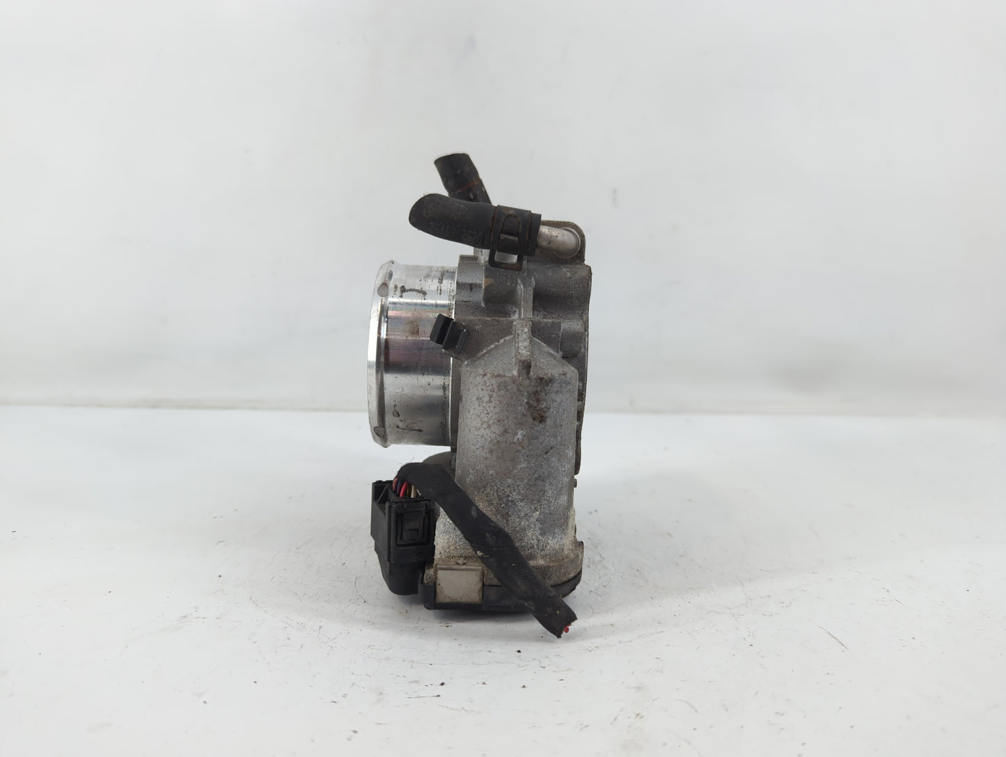 2011-2014 Hyundai Sonata Throttle Body P/N:35100-2G700 Fits Fits 2011 2012 2013 2014 2015 2016 OEM Used Auto Parts - Oemused