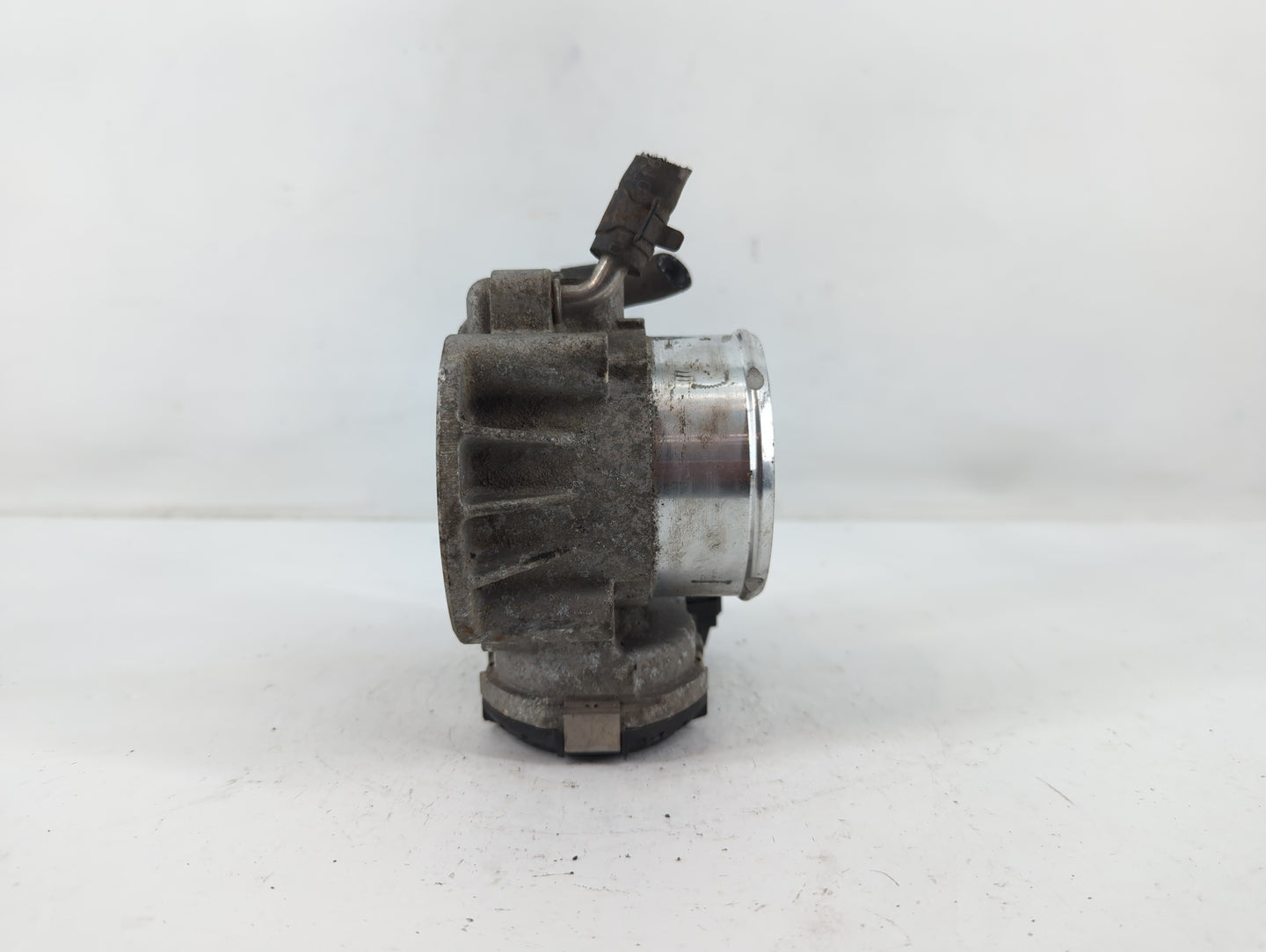 2011-2014 Hyundai Sonata Throttle Body P/N:35100-2G700 Fits Fits 2011 2012 2013 2014 2015 2016 OEM Used Auto Parts - Oemused