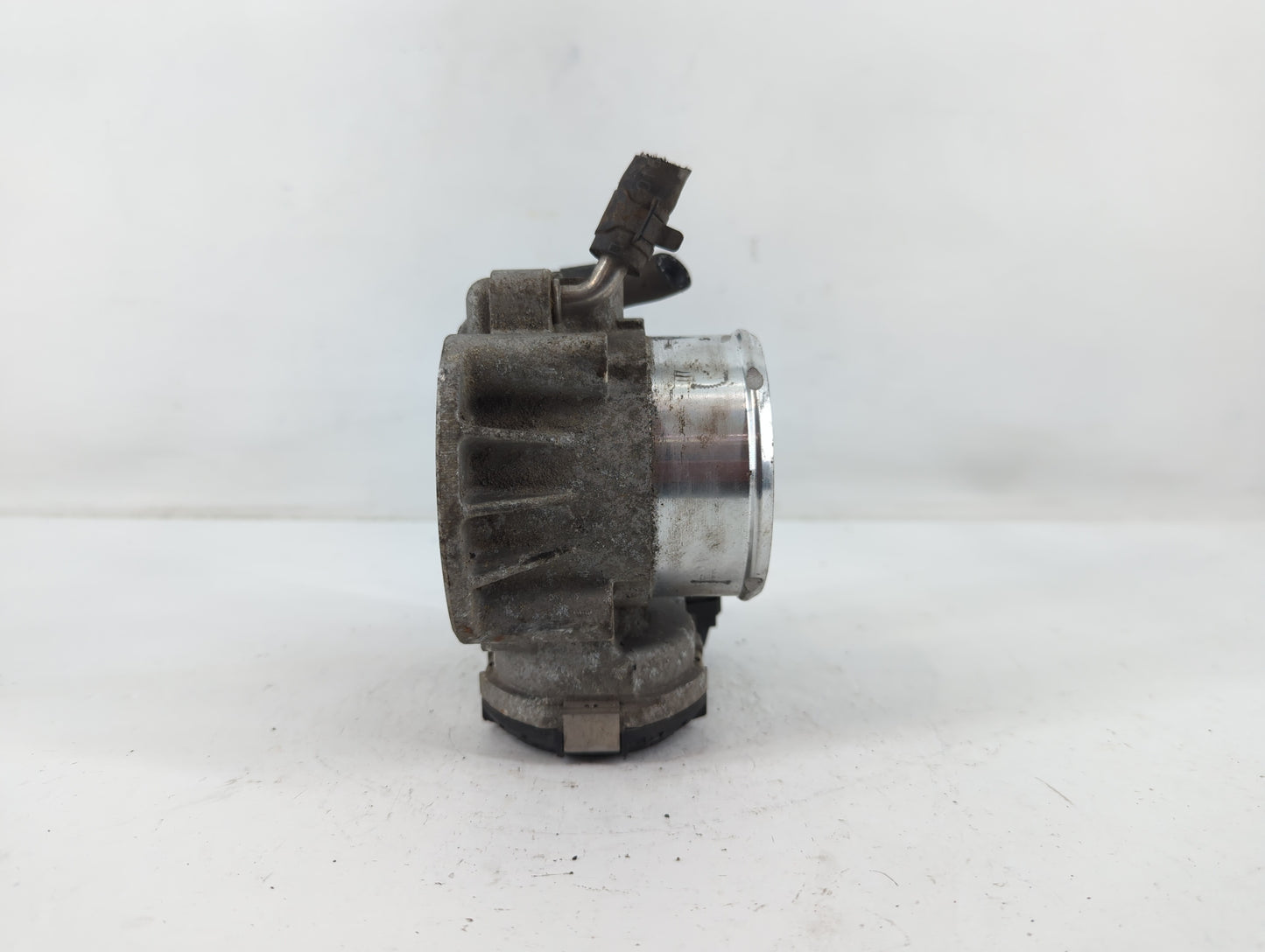 2011-2014 Hyundai Sonata Throttle Body P/N:35100-2G700 Fits Fits 2011 2012 2013 2014 2015 2016 OEM Used Auto Parts - Oemused