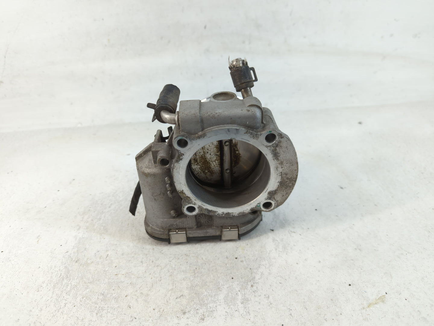 2011-2014 Hyundai Sonata Throttle Body P/N:35100-2G700 Fits Fits 2011 2012 2013 2014 2015 2016 OEM Used Auto Parts - Oemused