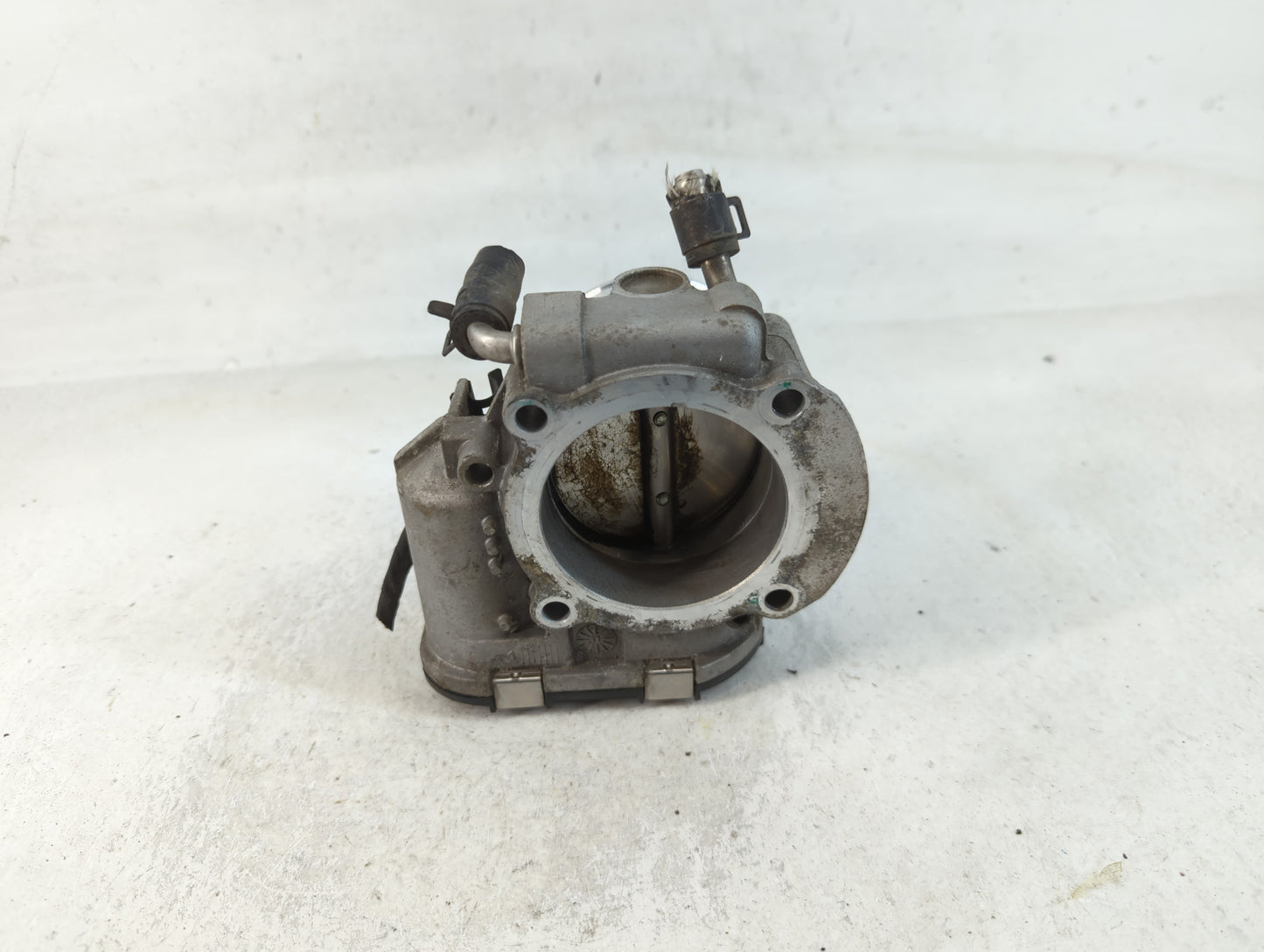 2011-2014 Hyundai Sonata Throttle Body P/N:35100-2G700 Fits Fits 2011 2012 2013 2014 2015 2016 OEM Used Auto Parts - Oemused