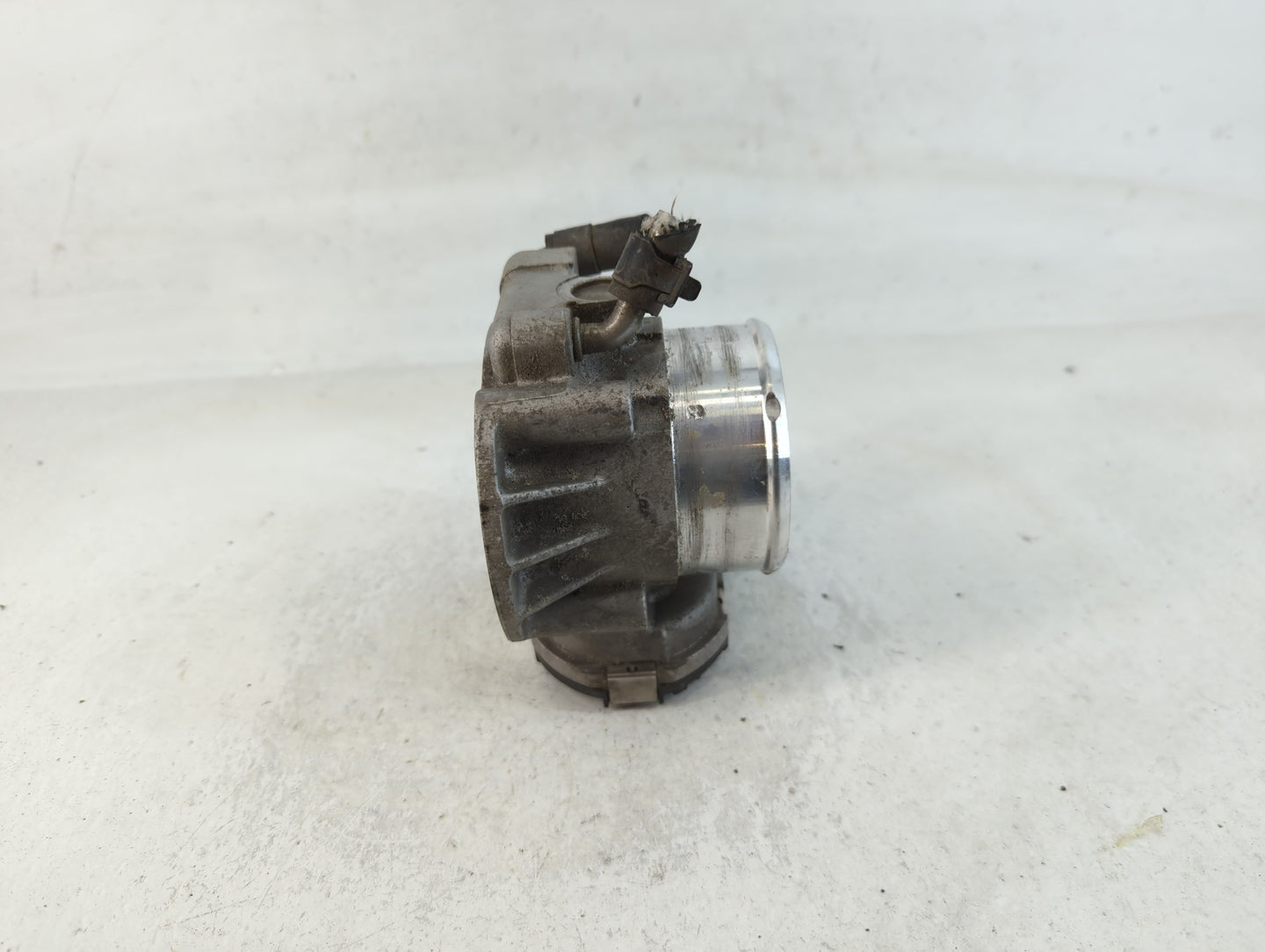 2011-2014 Hyundai Sonata Throttle Body P/N:35100-2G700 Fits Fits 2011 2012 2013 2014 2015 2016 OEM Used Auto Parts - Oemused