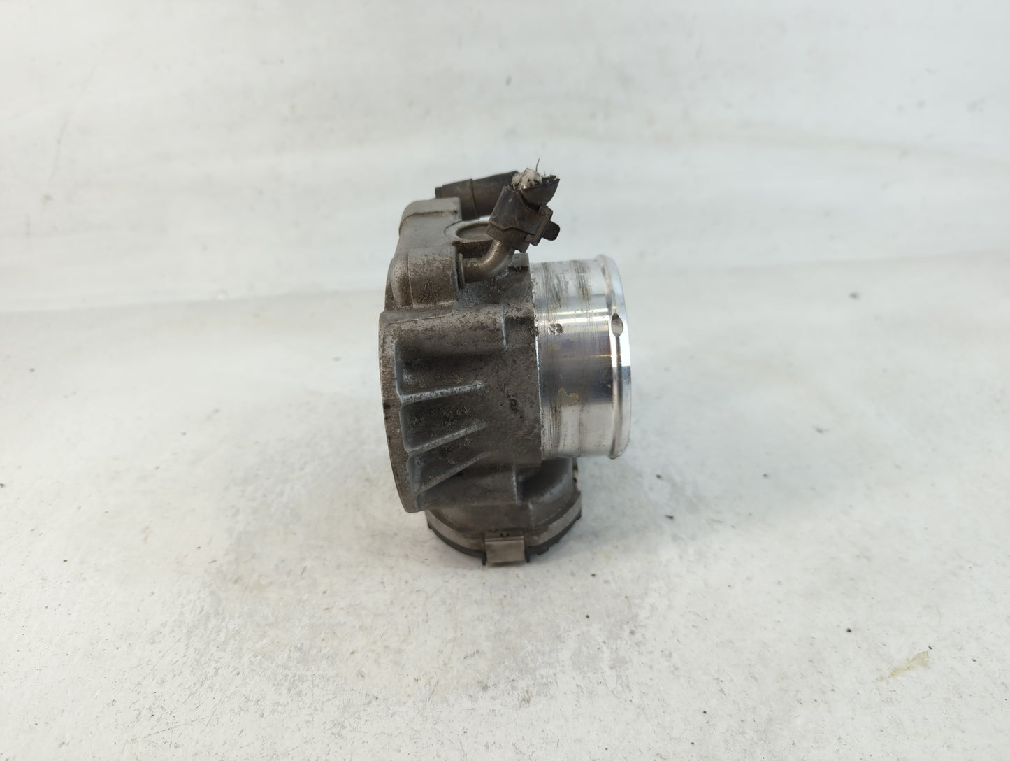 2011-2014 Hyundai Sonata Throttle Body P/N:35100-2G700 Fits Fits 2011 2012 2013 2014 2015 2016 OEM Used Auto Parts - Oemused
