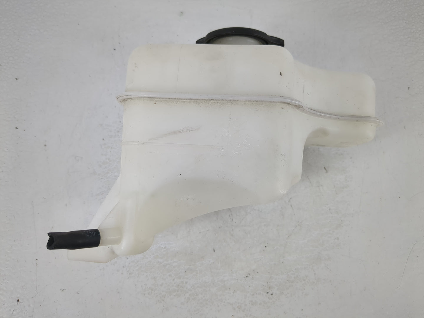 2011-2015 Hyundai Sonata Radiator Coolant Overflow Expansion Tank Bottle 863859 - Oemusedautoparts1.com