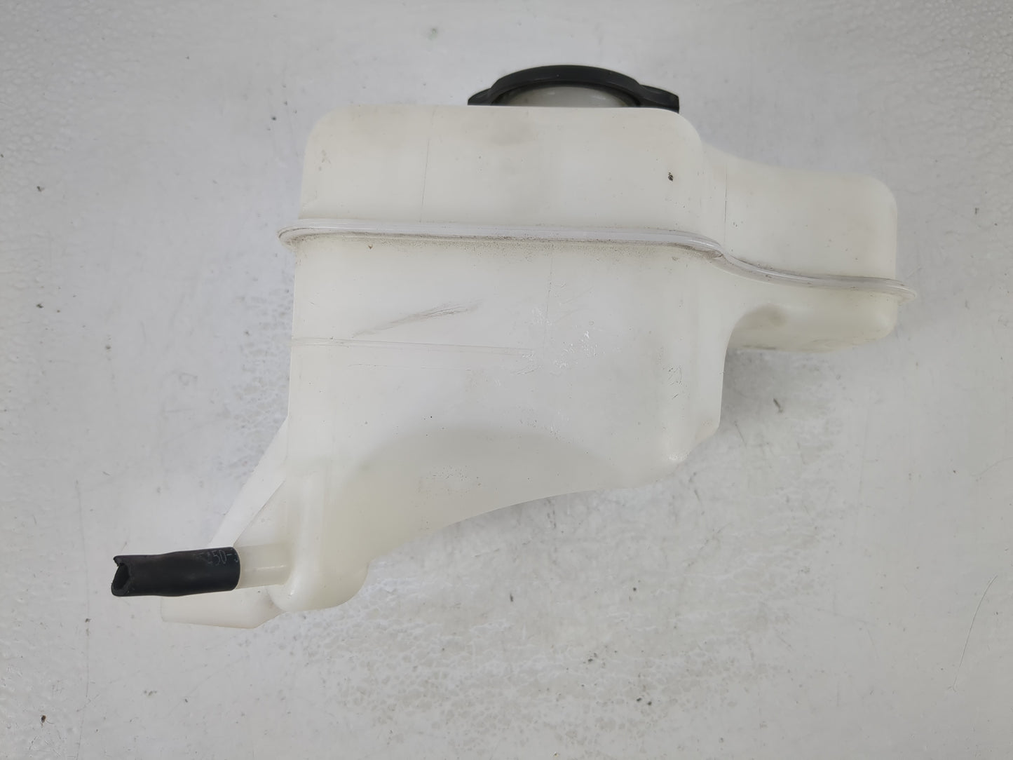 2011-2015 Hyundai Sonata Radiator Coolant Overflow Expansion Tank Bottle 863859 - Oemusedautoparts1.com