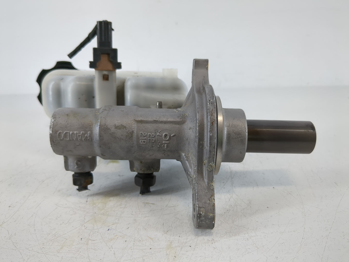 2011-2014 Hyundai Sonata Brake Master Cylinder - Oemusedautoparts1.com