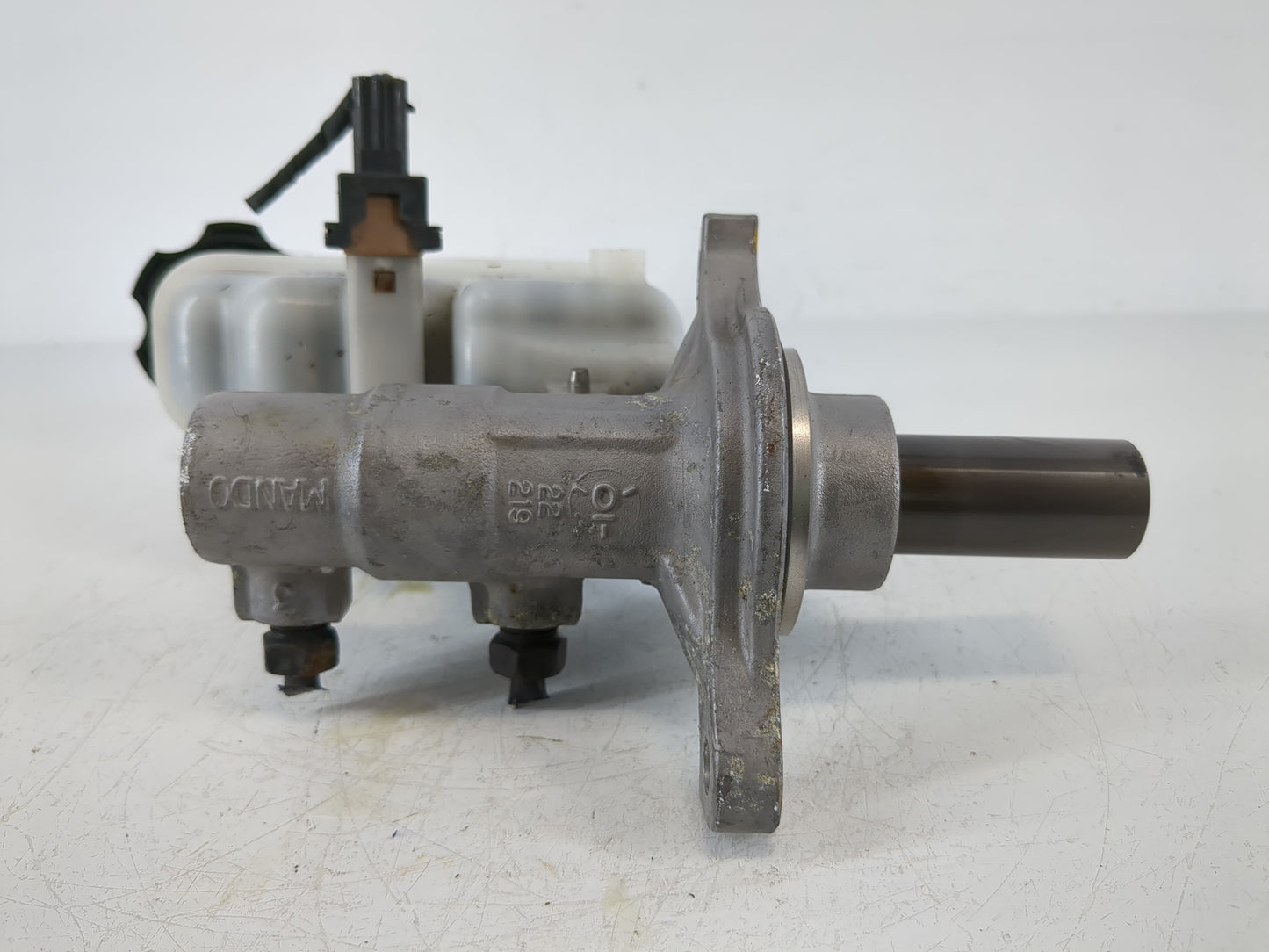 2011-2014 Hyundai Sonata Brake Master Cylinder - Oemusedautoparts1.com