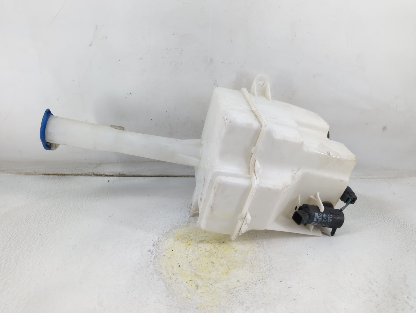 2011-2015 Hyundai Sonata Windshield Washer Fluid Reservoir Bottle Oem - Oemusedautoparts1.com