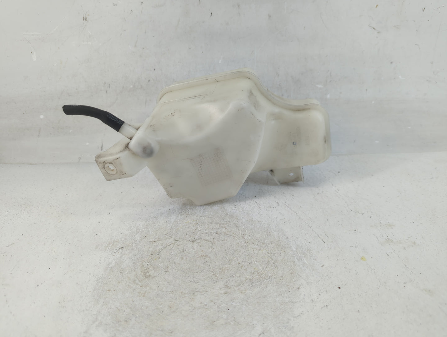 2011-2015 Hyundai Sonata Radiator Coolant Overflow Expansion Tank Bottle 887859 - Oemusedautoparts1.com