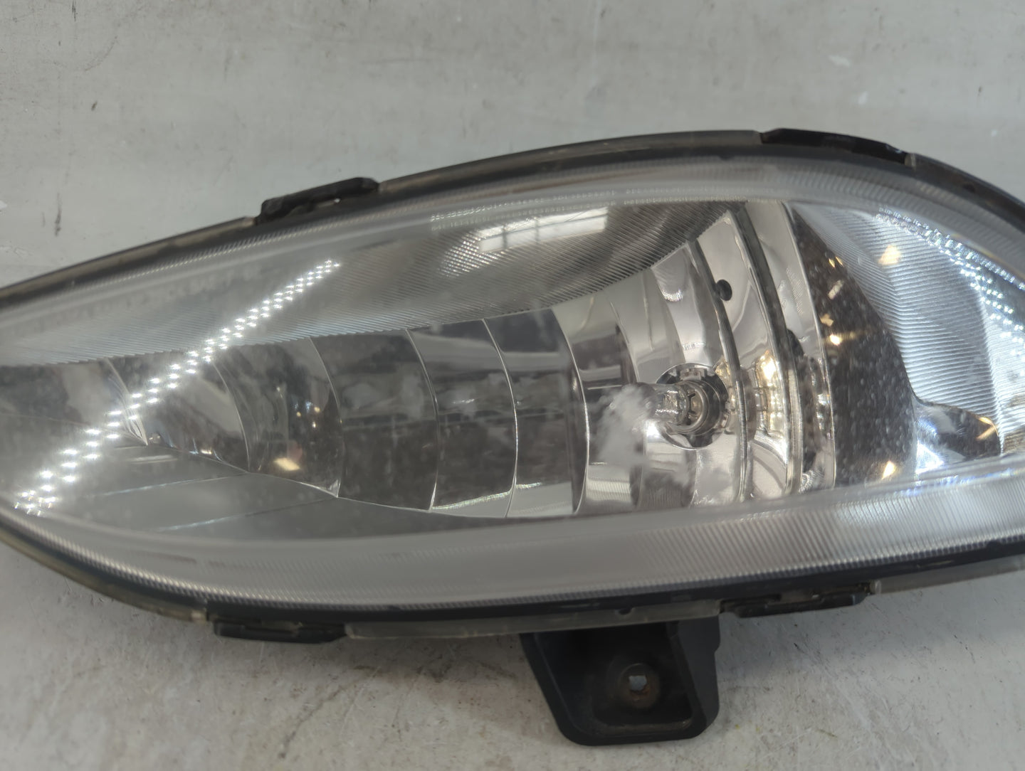 2011-2013 Hyundai Sonata Passenger Right Oem Fog Light Lamp - Oemusedautoparts1.com