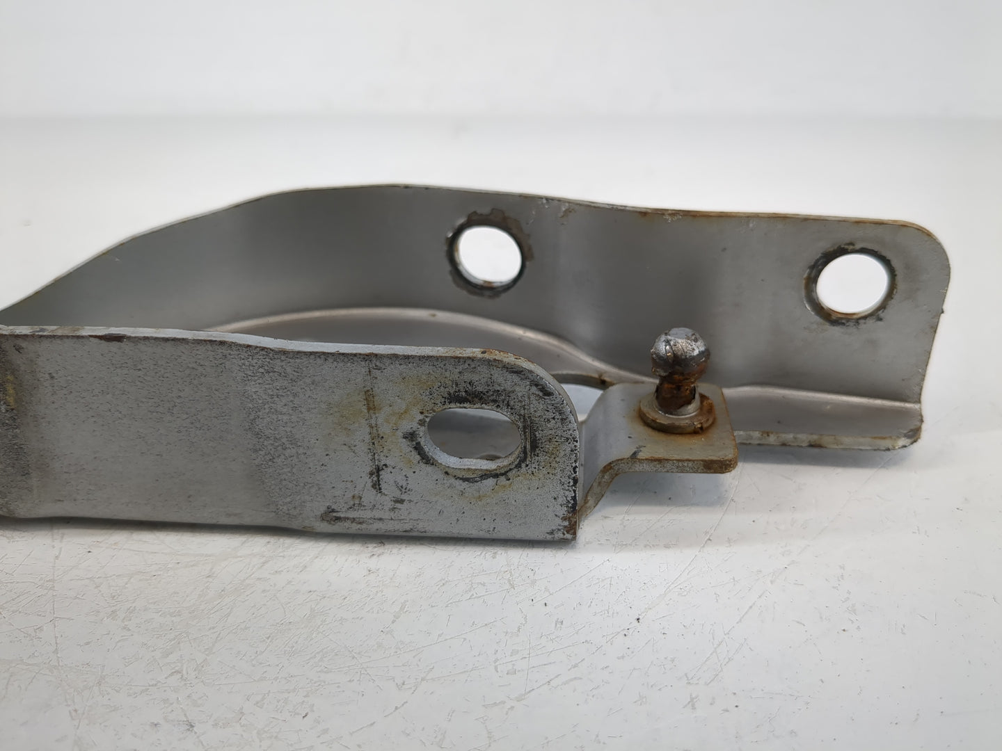2011 Hyundai Sonata Driver Hood Hinge 946748 - Oemusedautoparts1.com