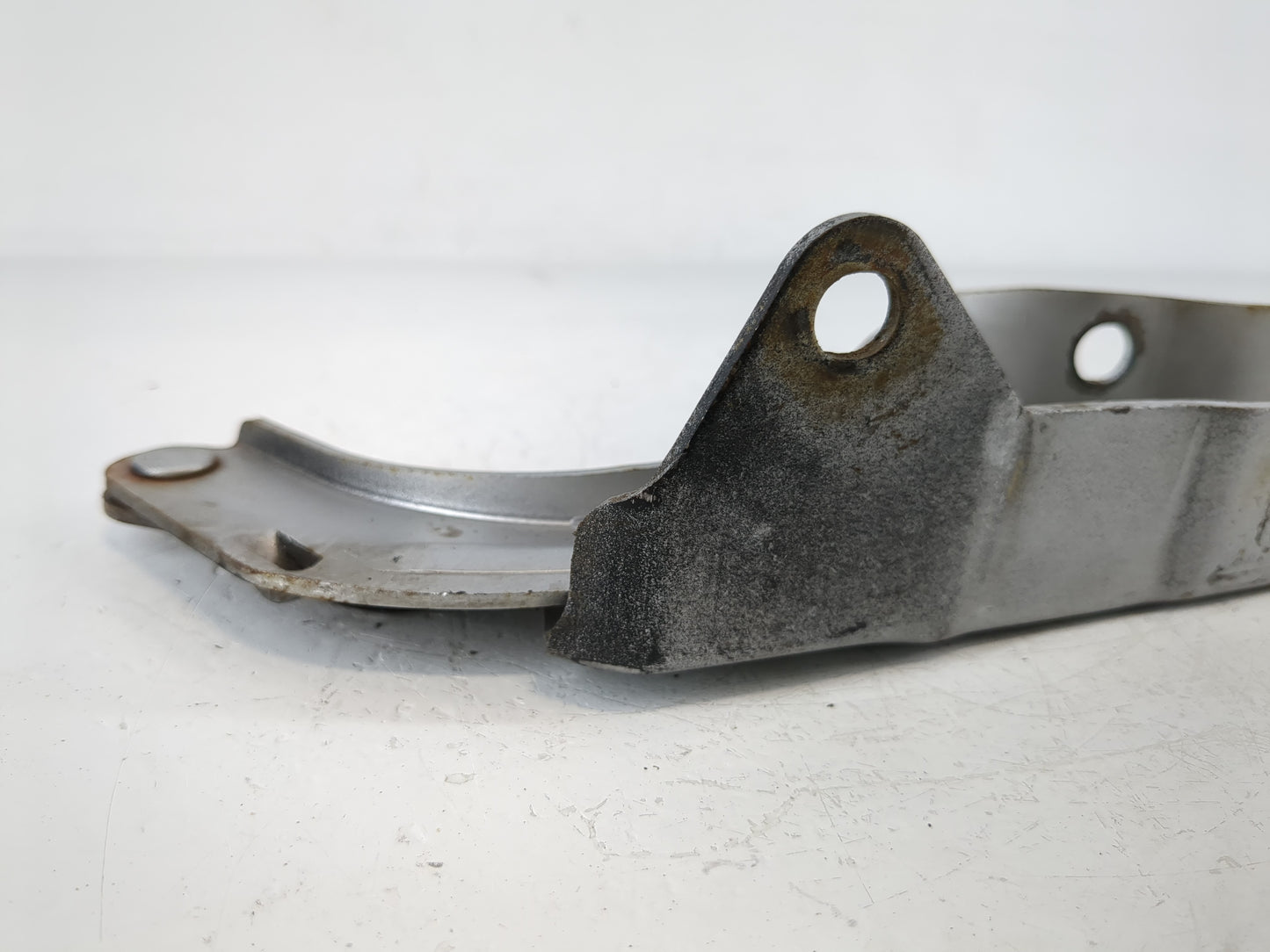 2011 Hyundai Sonata Driver Hood Hinge 946748 - Oemusedautoparts1.com