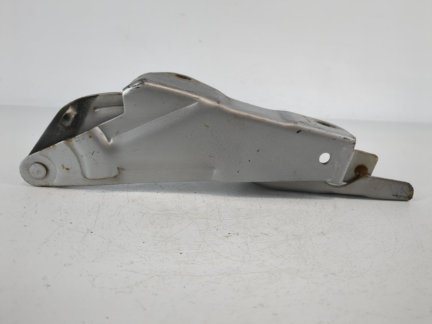 2011 Hyundai Sonata Driver Hood Hinge 946748 - Oemusedautoparts1.com