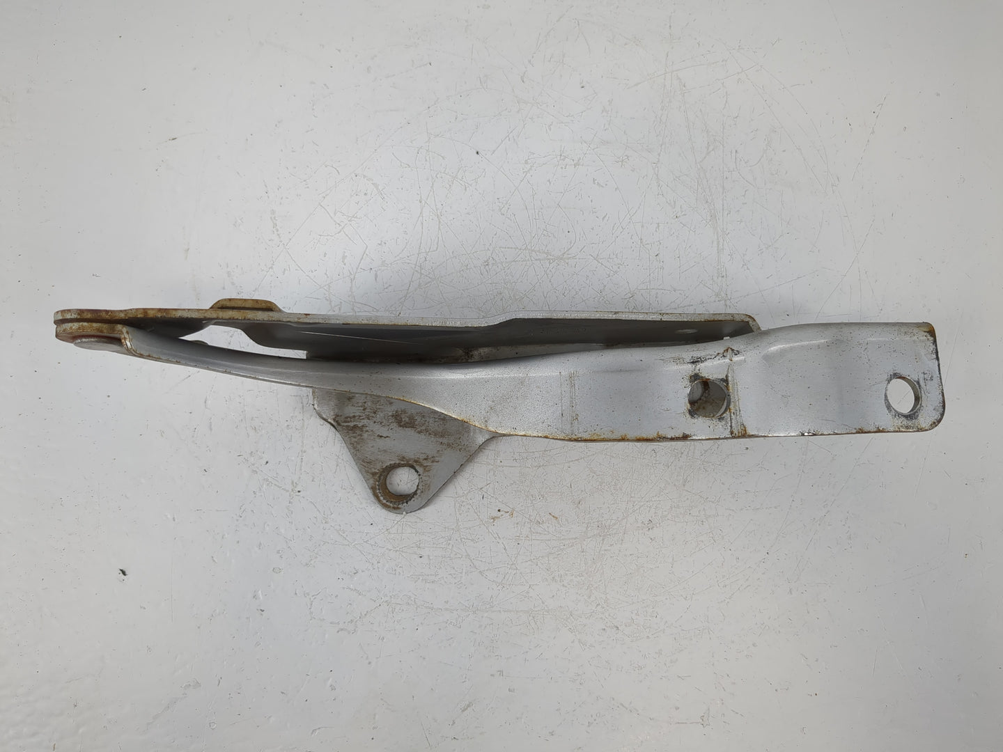 2011 Hyundai Sonata Driver Hood Hinge 946748 - Oemusedautoparts1.com