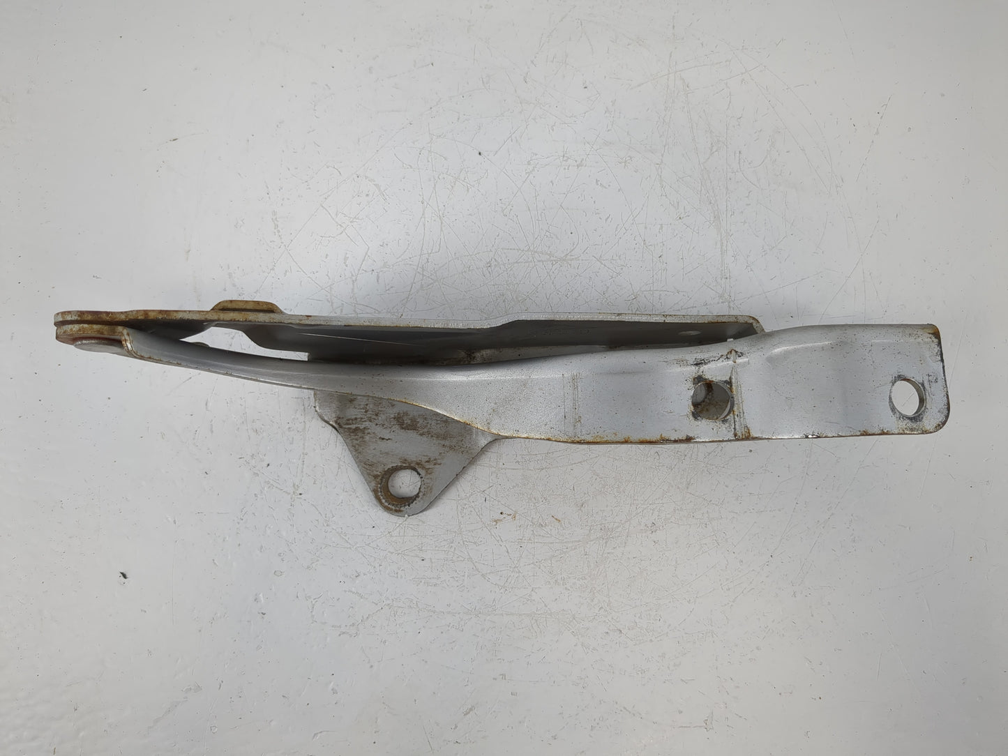 2011 Hyundai Sonata Driver Hood Hinge 946748 - Oemusedautoparts1.com