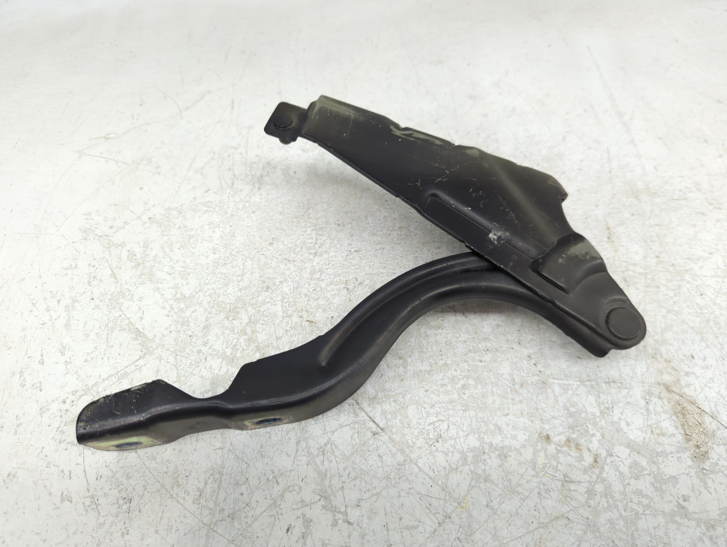 2011 Hyundai Sonata Passenger Hood Hinge 946840 - Oemusedautoparts1.com