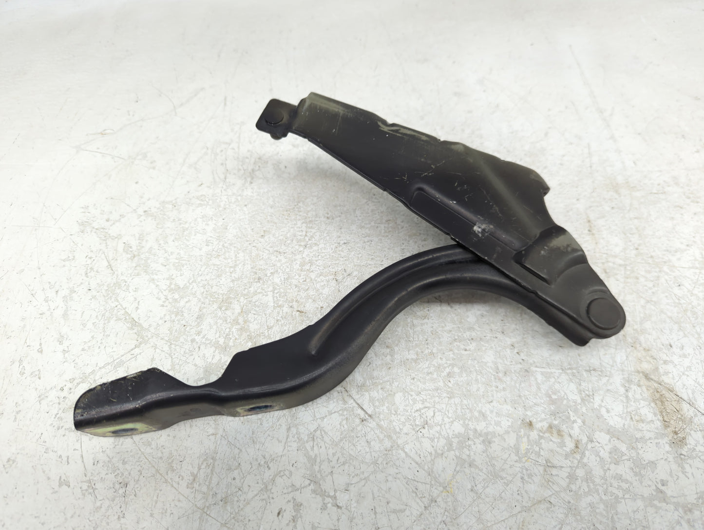 2011 Hyundai Sonata Passenger Hood Hinge 946840 - Oemusedautoparts1.com