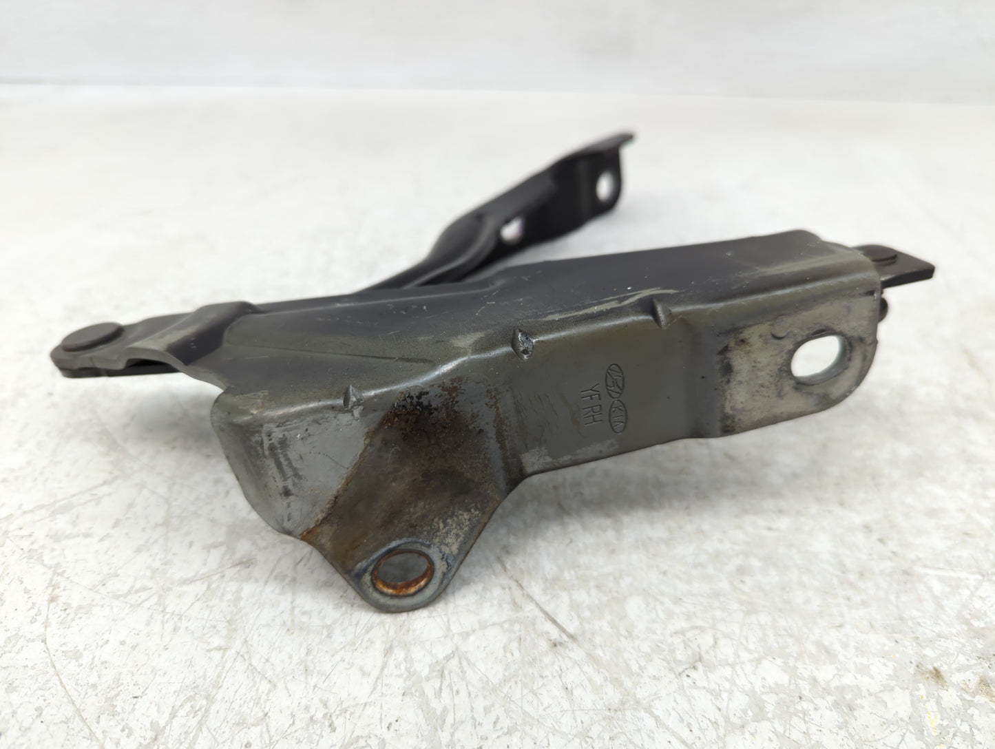 2011 Hyundai Sonata Passenger Hood Hinge 946840 - Oemusedautoparts1.com