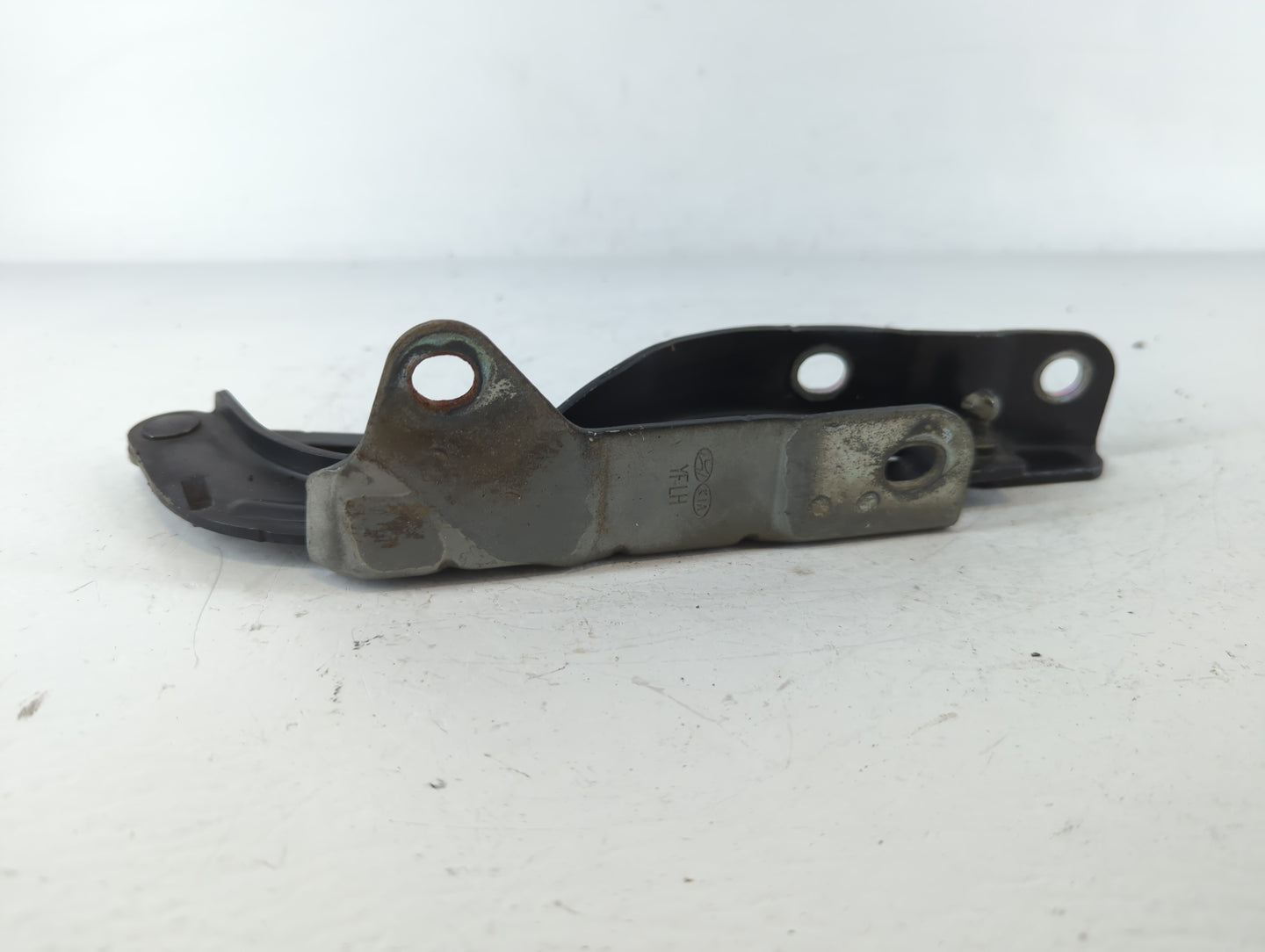 2011 Hyundai Sonata Driver Hood Hinge 946877 - Oemusedautoparts1.com