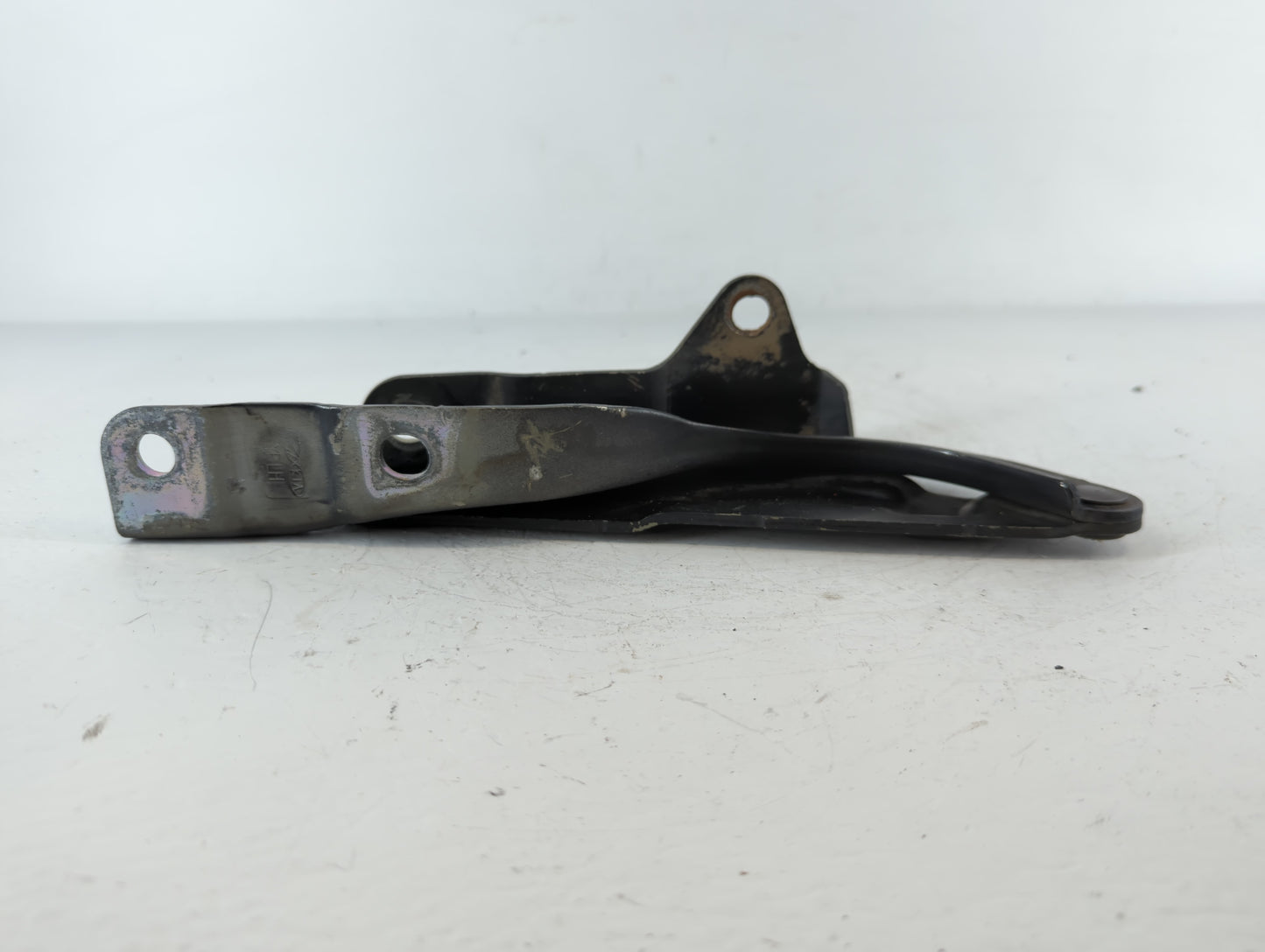 2011 Hyundai Sonata Driver Hood Hinge 946877 - Oemusedautoparts1.com