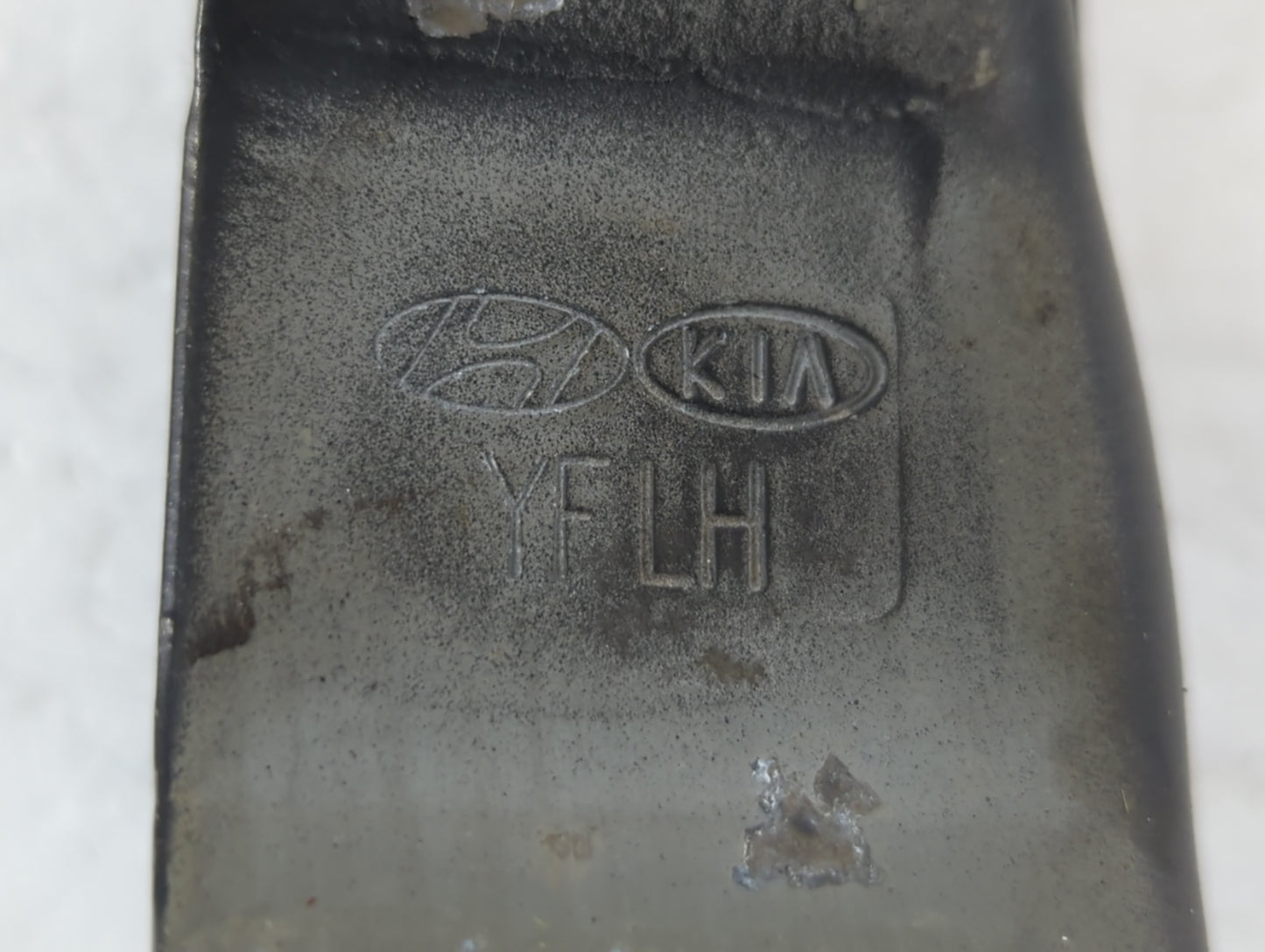 2011 Hyundai Sonata Driver Hood Hinge 946877 - Oemusedautoparts1.com