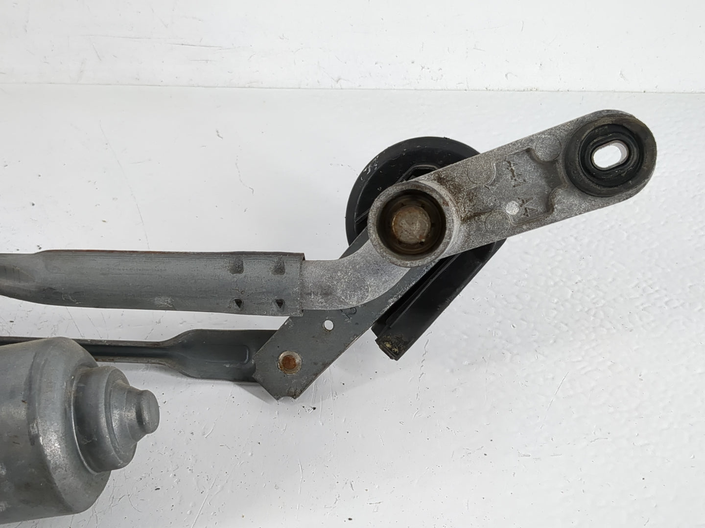 2011-2014 Hyundai Sonata Front Windshield Wiper Motor Fits Fits 2011 2012 2013 2014 2015 OEM Used Auto Parts - Oemusedautopa