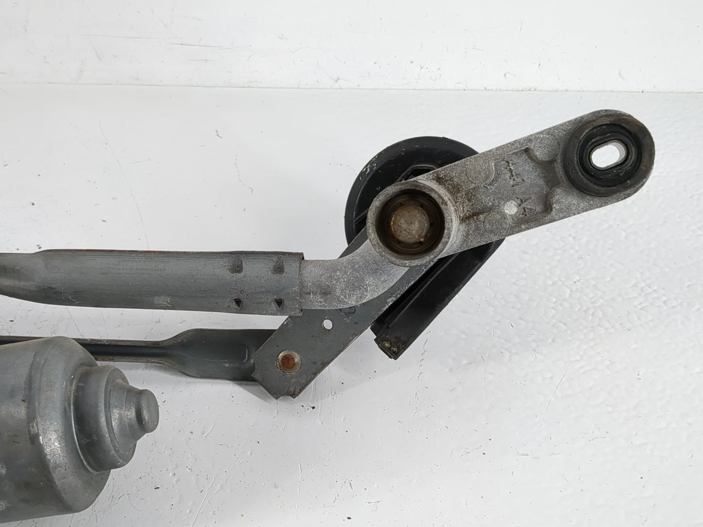 2011-2014 Hyundai Sonata Front Windshield Wiper Motor Fits Fits 2011 2012 2013 2014 2015 OEM Used Auto Parts - Oemusedautopa