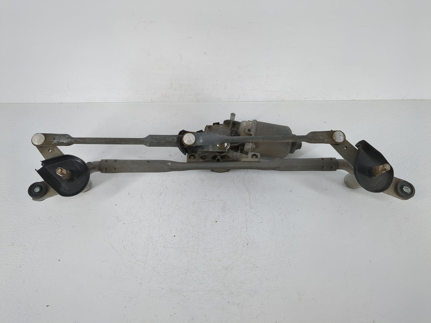 2011-2014 Hyundai Sonata Front Windshield Wiper Motor Fits Fits 2011 2012 2013 2014 2015 OEM Used Auto Parts - Oemusedautopa