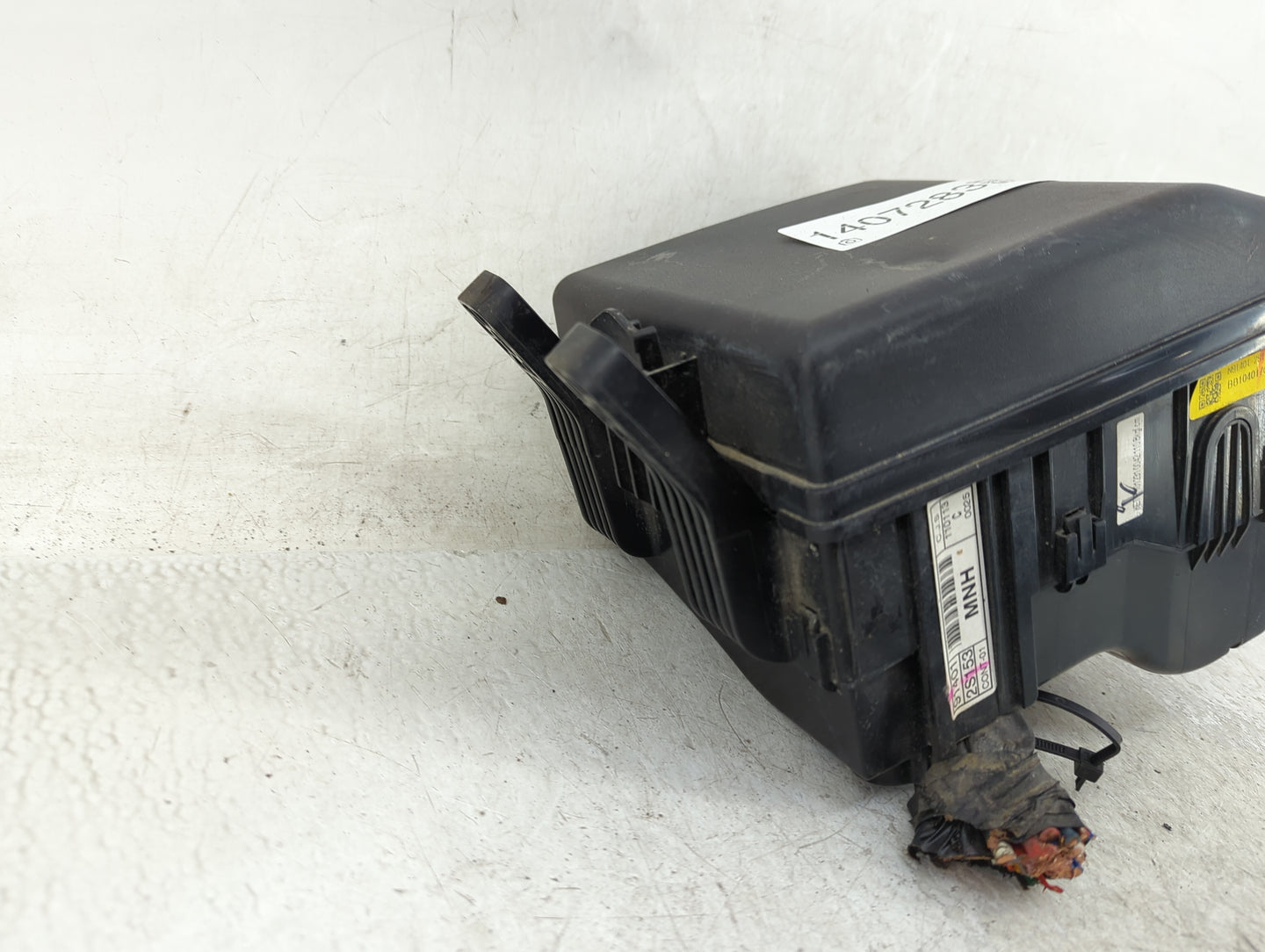 2011-2013 Hyundai Tucson Fusebox Fuse Box Panel Relay Module P/N:91401 2S153 Fits Fits 2011 2012 2013 OEM Used Auto Parts - 