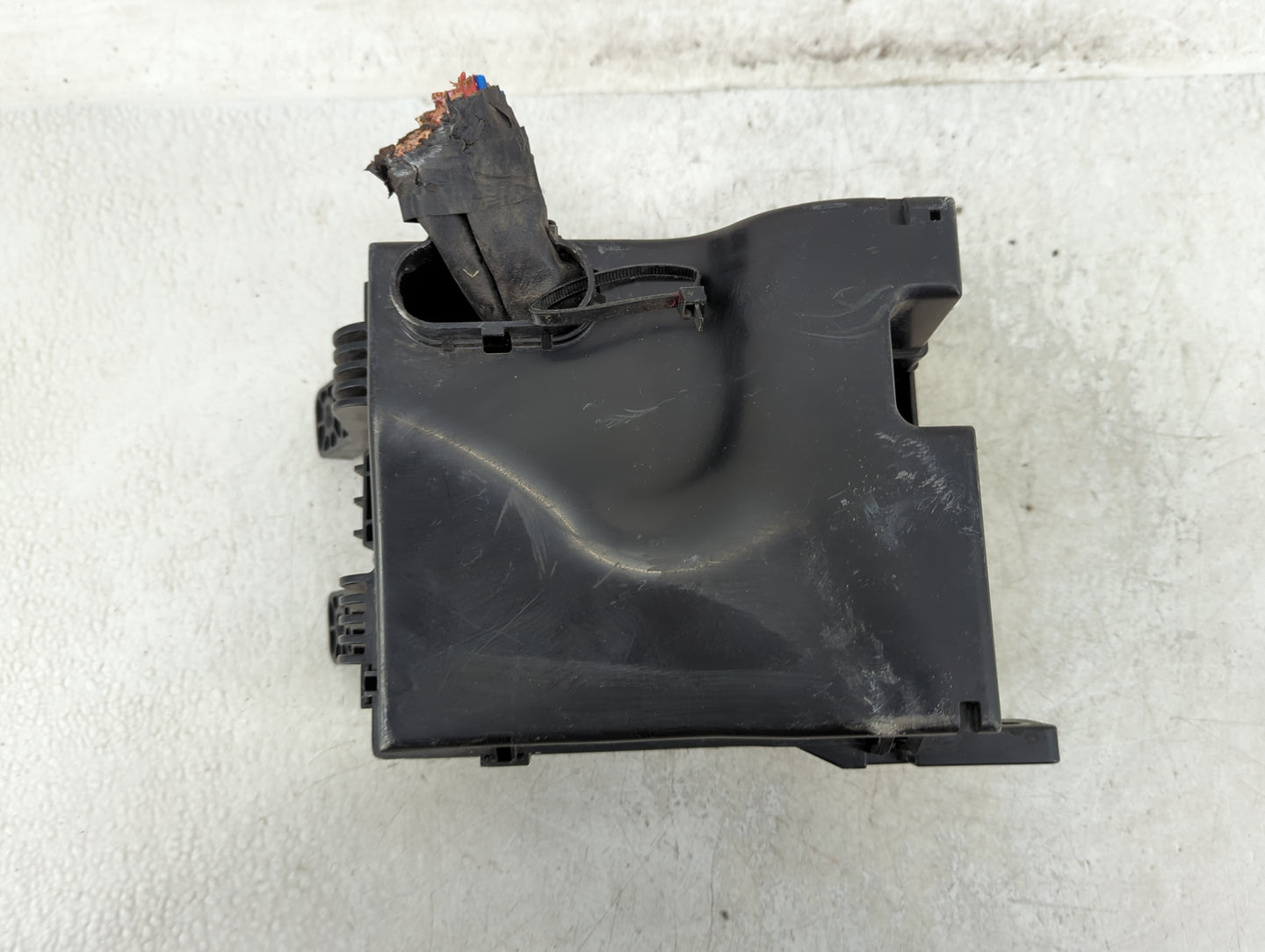 2011-2013 Hyundai Tucson Fusebox Fuse Box Panel Relay Module P/N:91401 2S153 Fits Fits 2011 2012 2013 OEM Used Auto Parts - 
