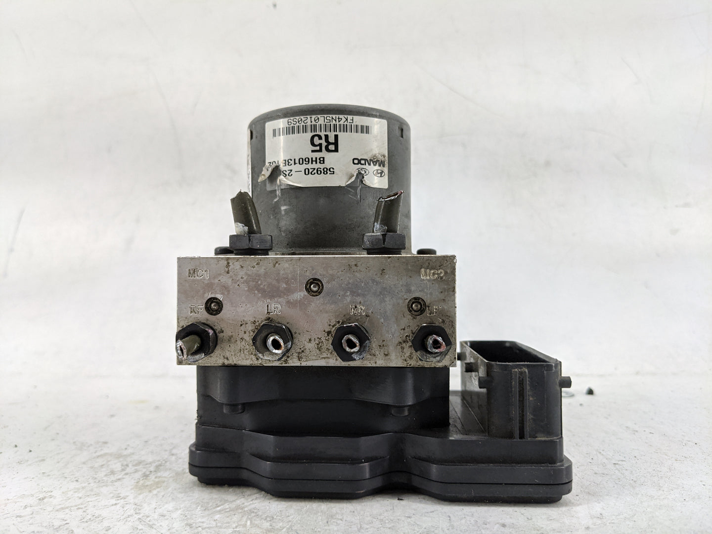 2010-2013 Hyundai Tucson ABS Pump Control Module Replacement P/N:58920-2S BH6013E, BE6003B101 Fits Fits 2010 2011 2012 2013 