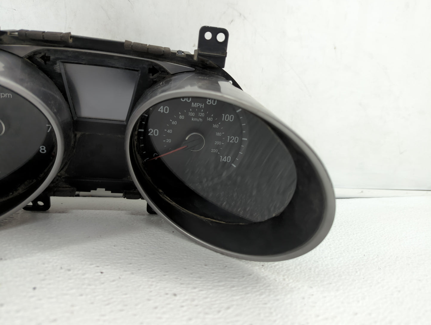 2010-2013 Hyundai Tucson Instrument Cluster Speedometer Gauges P/N:94001-2S570 94001-2S575 Fits Fits 2010 2011 2012 2013 OEM