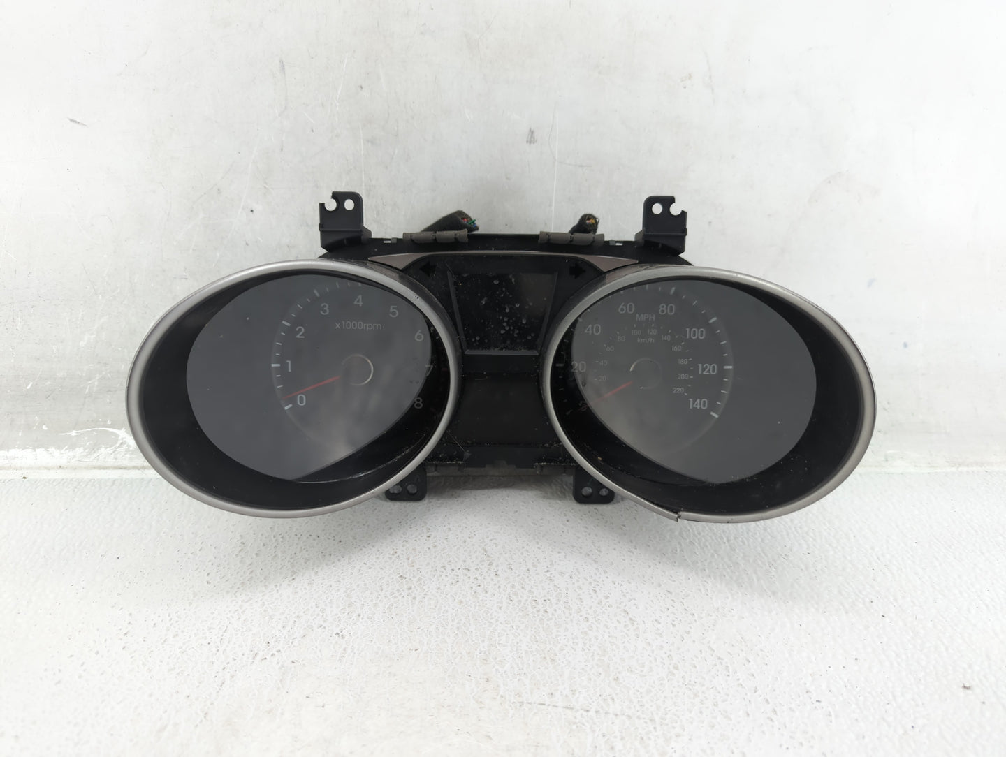 2010-2013 Hyundai Tucson Instrument Cluster Speedometer Gauges P/N:94001-2S570 Fits Fits 2010 2011 2012 2013 OEM Used Auto P