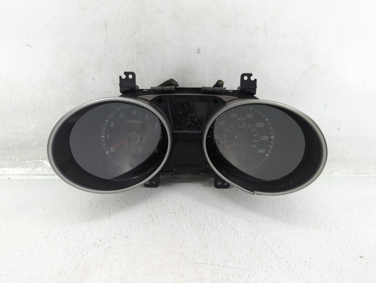 2010-2013 Hyundai Tucson Instrument Cluster Speedometer Gauges P/N:94001-2S570 Fits Fits 2010 2011 2012 2013 OEM Used Auto P