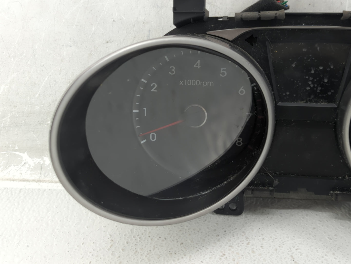 2010-2013 Hyundai Tucson Instrument Cluster Speedometer Gauges P/N:94001-2S570 Fits Fits 2010 2011 2012 2013 OEM Used Auto P