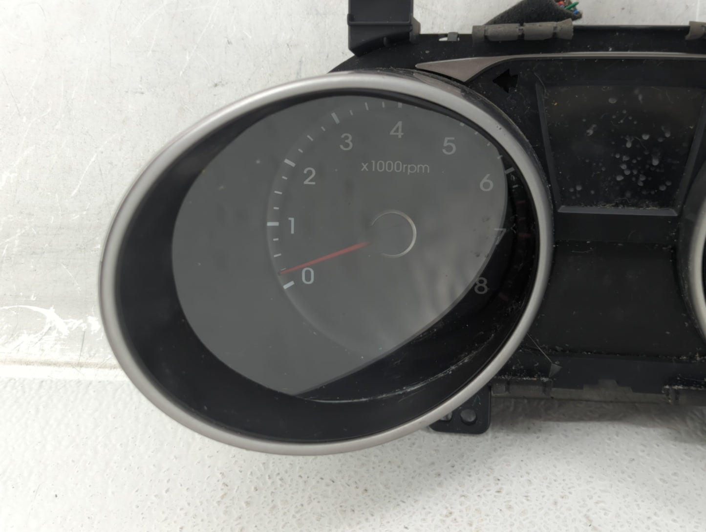 2010-2013 Hyundai Tucson Instrument Cluster Speedometer Gauges P/N:94001-2S570 Fits Fits 2010 2011 2012 2013 OEM Used Auto P