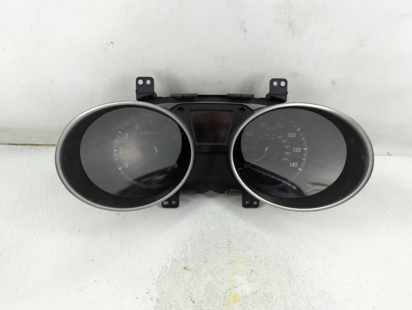 2010-2013 Hyundai Tucson Instrument Cluster Speedometer Gauges P/N:94001-2S570 Fits Fits 2010 2011 2012 2013 OEM Used Auto P