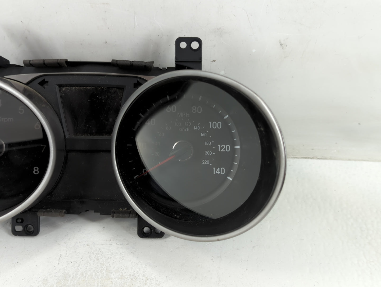 2010-2013 Hyundai Tucson Instrument Cluster Speedometer Gauges P/N:94001-2S570 Fits Fits 2010 2011 2012 2013 OEM Used Auto P