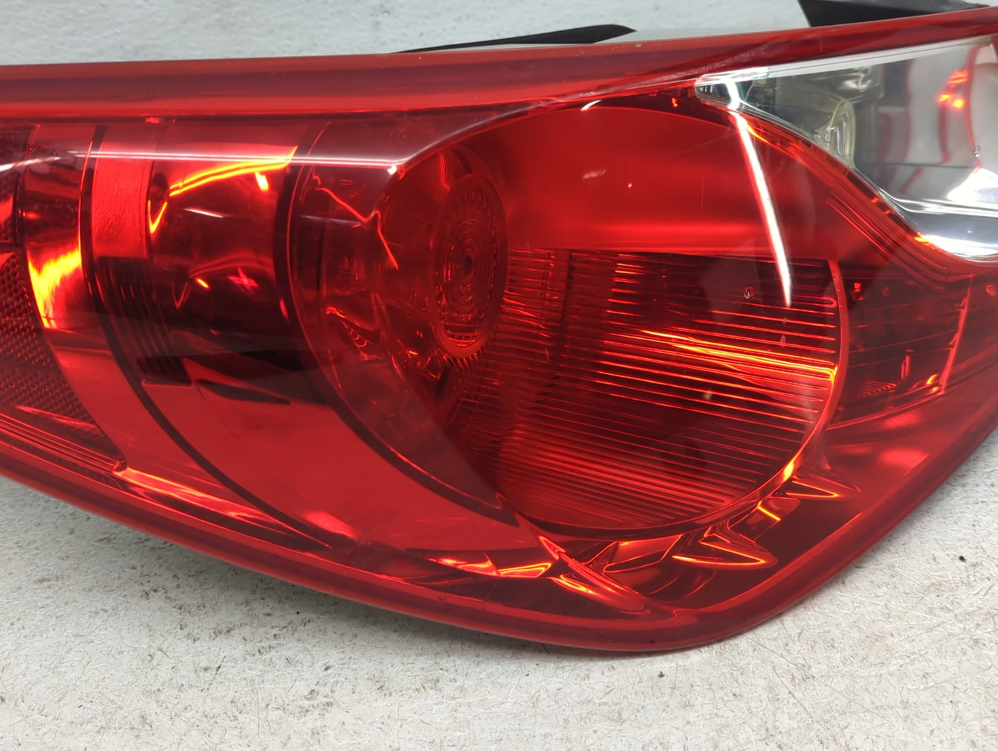 2011 Hyundai Sonata Sonata Tail Light Assembly Passenger Right OEM Fits Fits 2012 2013 2014 OEM Used Auto Parts - Oemusedaut